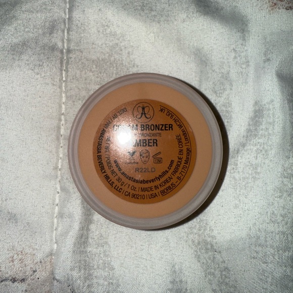 Anastasia Beverley Hills Cream Bronzer in “Amber” - Picture 4 of 6